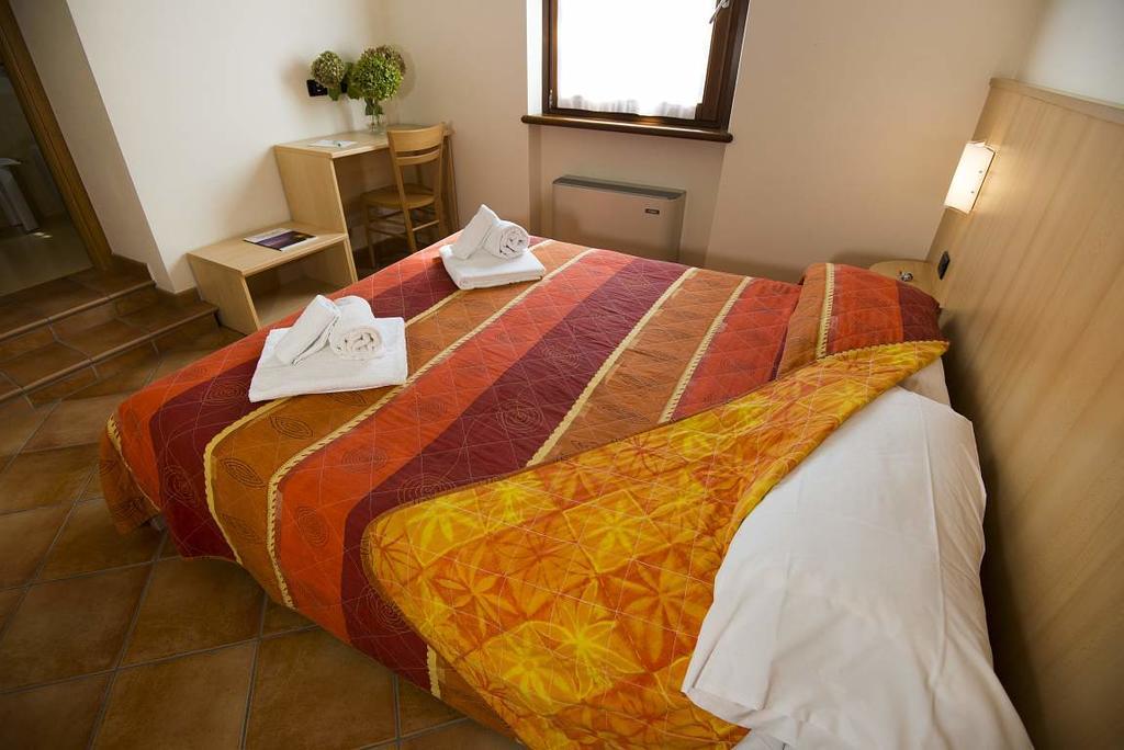 Residence Corte Camaldoli Garda  Luaran gambar