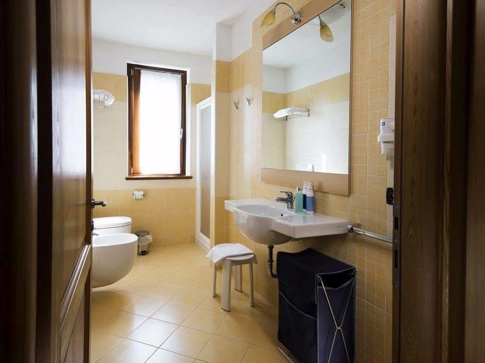 Residence Corte Camaldoli Garda  Luaran gambar