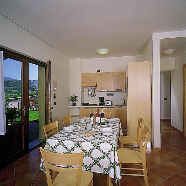 Residence Corte Camaldoli Garda  Bilik gambar